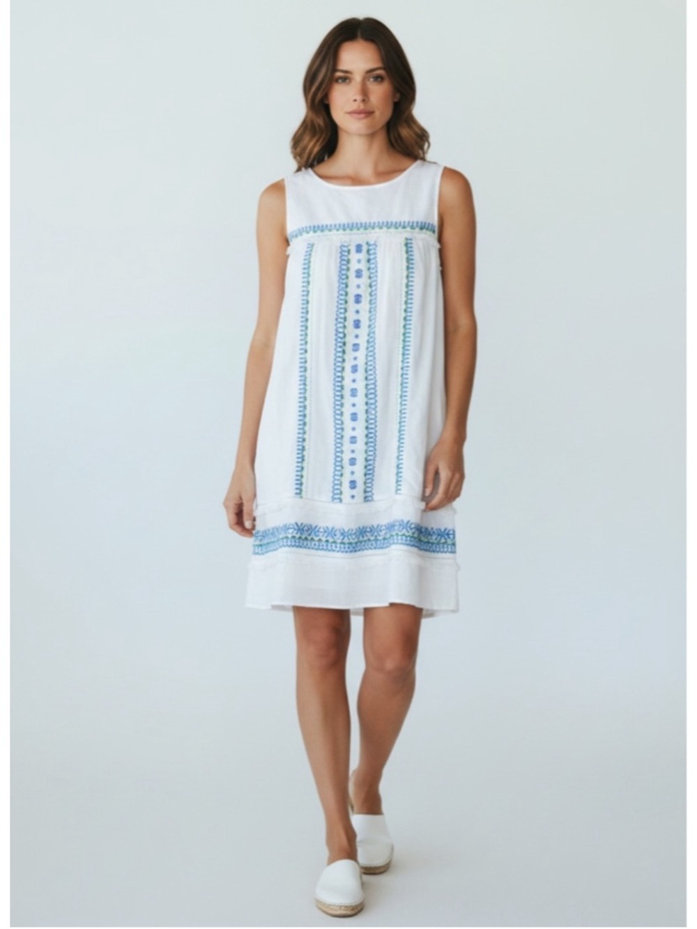 NWOT Vineyard Vines White Sleeveless Embroidered Mini Dress with Blue Trim